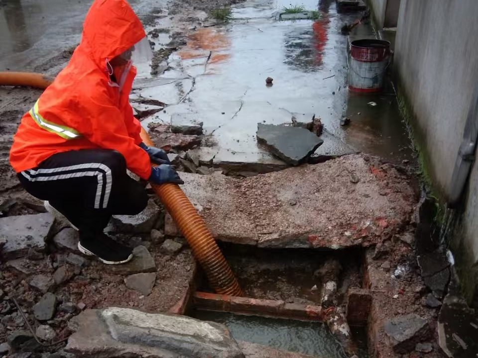 普定专业清理污水池 炜誉市政以规范流程守护城市 “肠道”